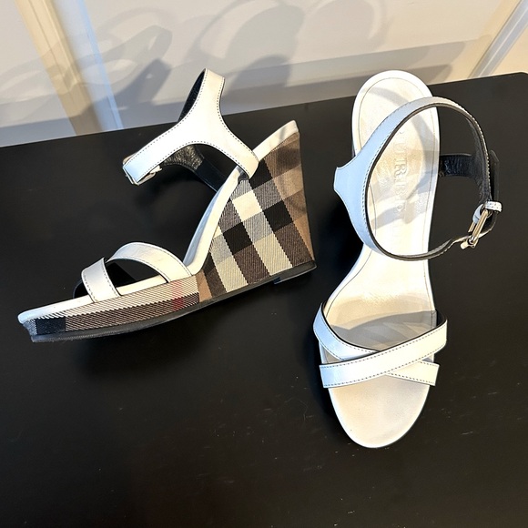 Burberry White And Nova Check Canvas Platform Wedge Sandals, size EUR 38 (US 8) - Picture 4 of 9